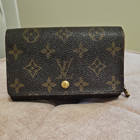 Louis Vuitton Black and Gold Monogram Wallet - Picture 1 of 14
